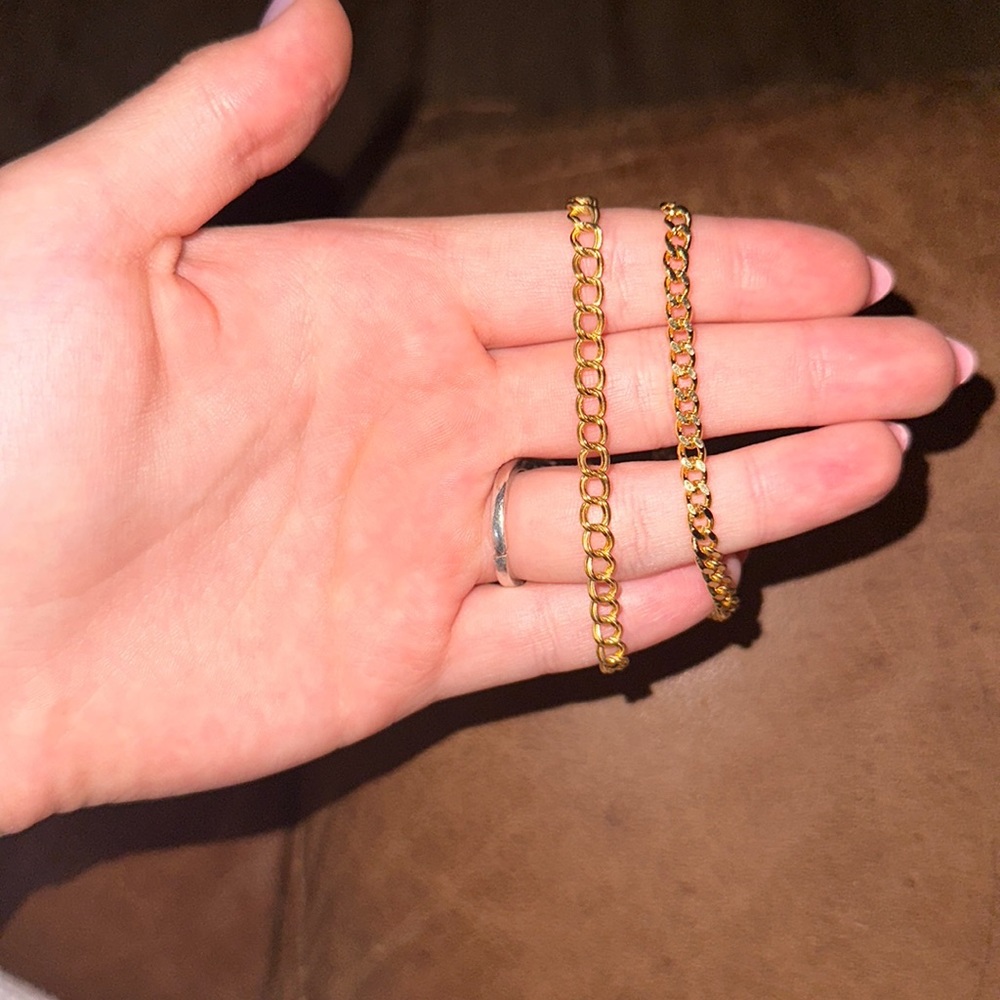Set of 2 gold chain bracelets